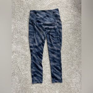 ATHLETA Ultimate CAMO 7/8 tight